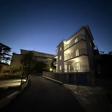 Cristallo Apartment *
